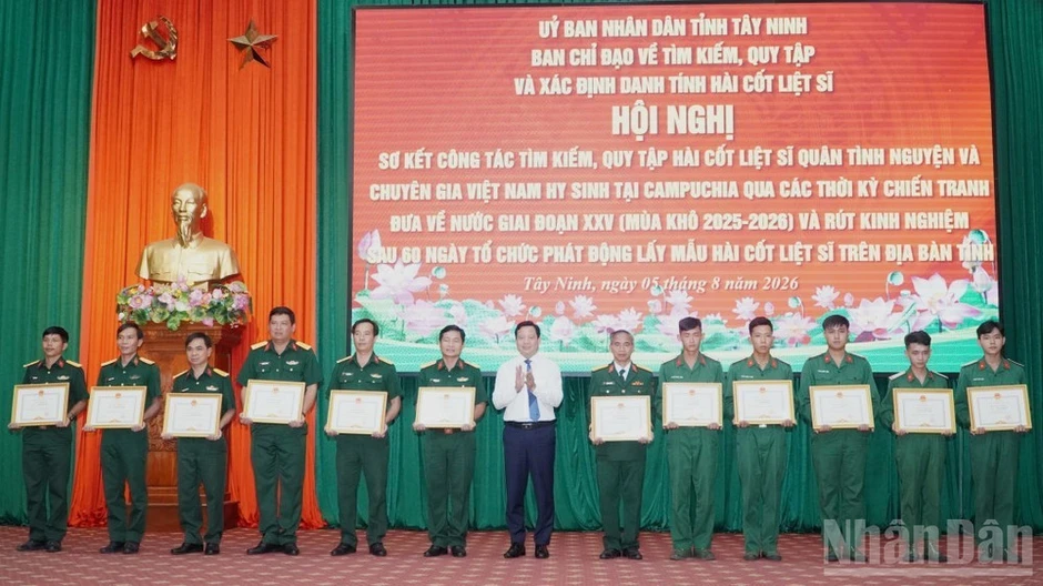 Tặng thưởng Huân chương Bảo vệ Tổ quốc hạng Ba cho Đội K73 Tặng thưởng Huân chương Bảo vệ Tổ quốc hạng Ba cho Đội K73