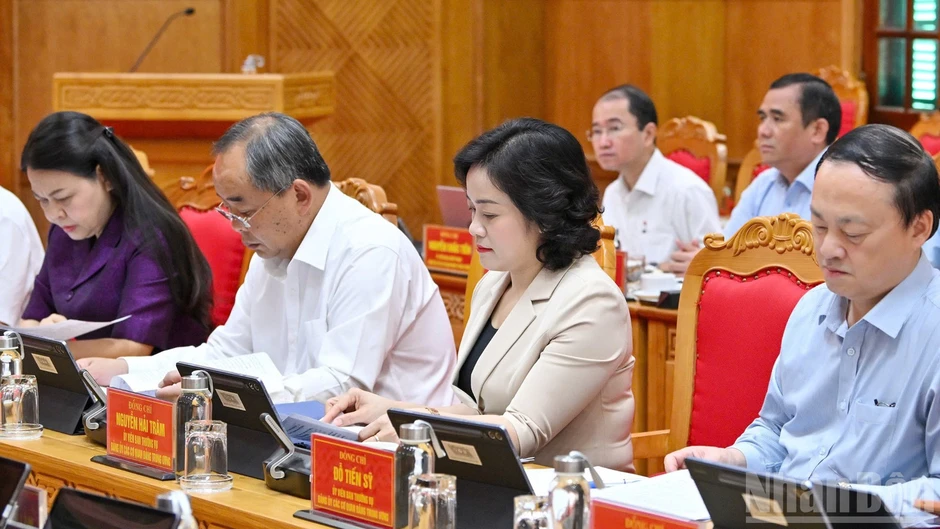 Tăng tốc thực hiện nhiệm vụ chính trị, rõ trách nhiệm, có tiến độ và sản phẩm cụ thể Tăng tốc thực hiện nhiệm vụ chính trị, rõ trách nhiệm, có tiến độ và sản phẩm cụ thể