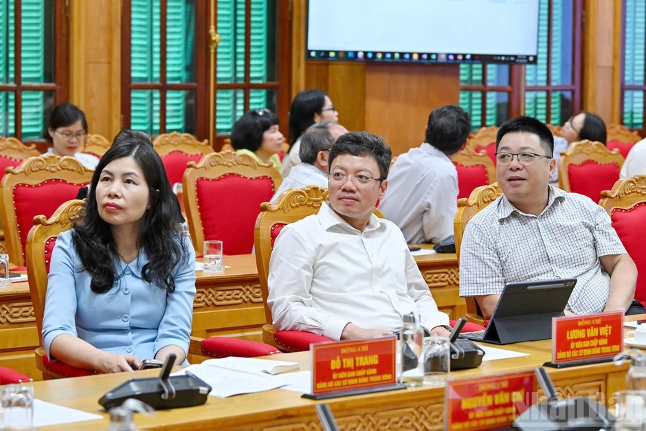 Tăng tốc thực hiện nhiệm vụ chính trị, rõ trách nhiệm, có tiến độ và sản phẩm cụ thể Tăng tốc thực hiện nhiệm vụ chính trị, rõ trách nhiệm, có tiến độ và sản phẩm cụ thể