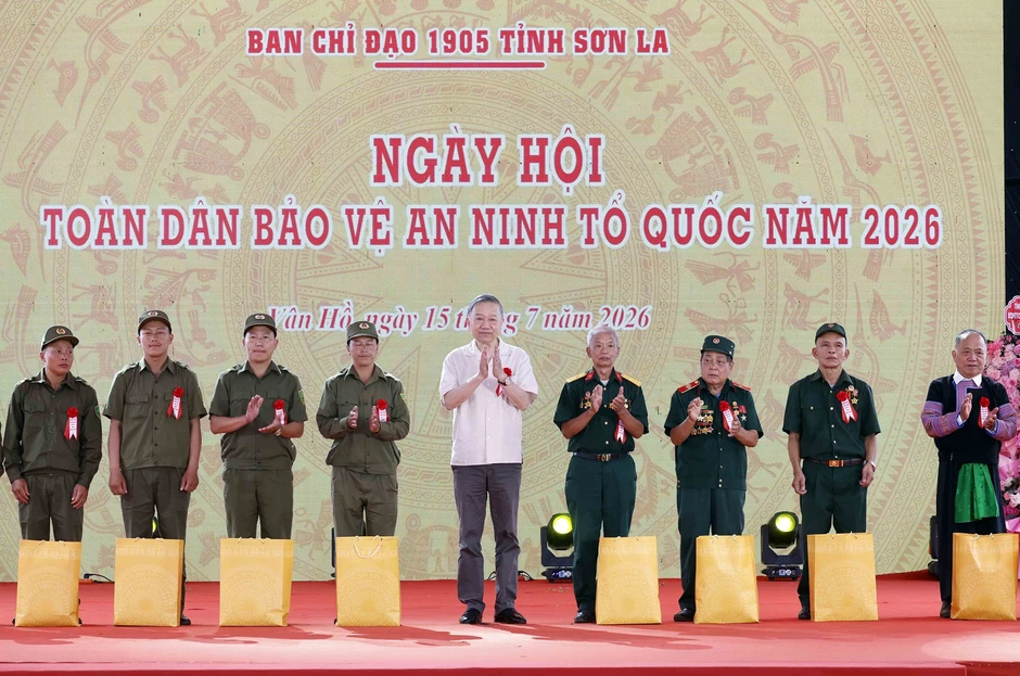 Tạo môi trường an ninh, an toàn vì cuộc sống bình yên, hạnh phúc của nhân dân Tạo môi trường an ninh, an toàn vì cuộc sống bình yên, hạnh phúc của nhân dân