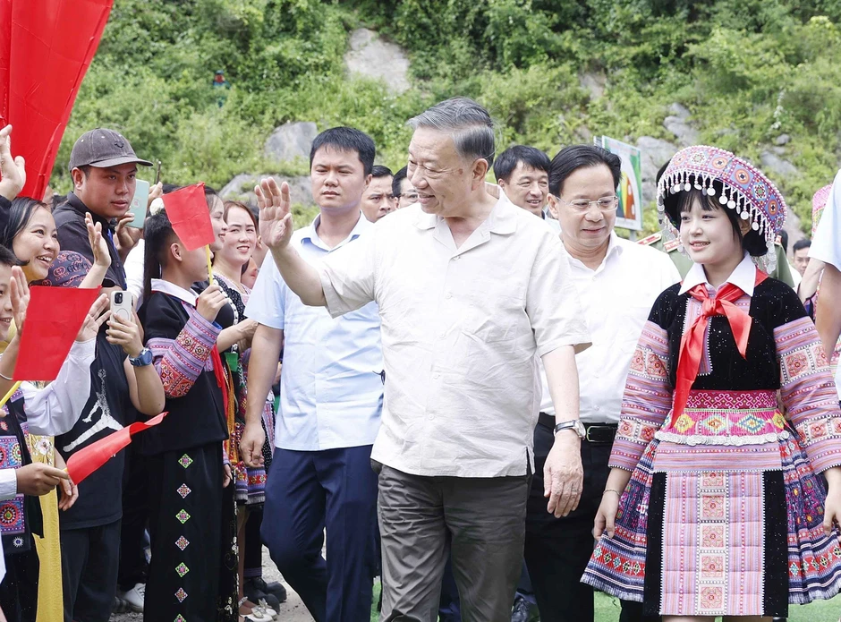 Tạo môi trường an ninh, an toàn vì cuộc sống bình yên, hạnh phúc của nhân dân Tạo môi trường an ninh, an toàn vì cuộc sống bình yên, hạnh phúc của nhân dân