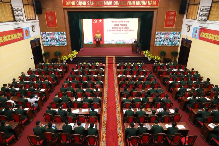 Tạo môi trường thuận lợi để sĩ quan trẻ trưởng thành Tạo môi trường thuận lợi để sĩ quan trẻ trưởng thành