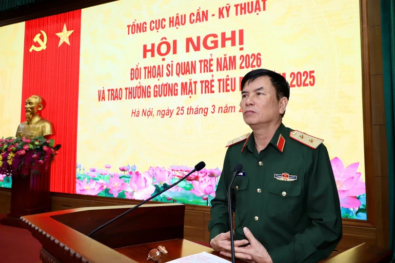 Tạo môi trường thuận lợi để sĩ quan trẻ trưởng thành Tạo môi trường thuận lợi để sĩ quan trẻ trưởng thành
