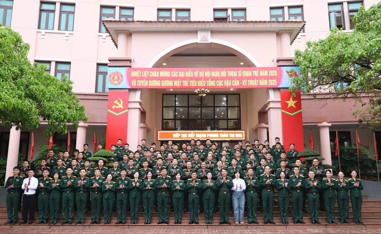 Tạo môi trường thuận lợi để sĩ quan trẻ trưởng thành Tạo môi trường thuận lợi để sĩ quan trẻ trưởng thành