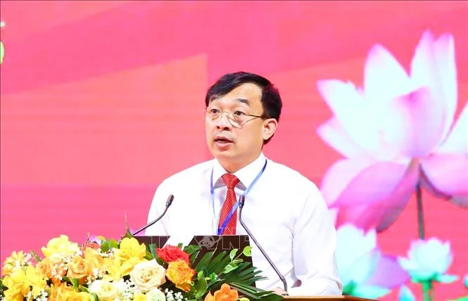 Tạo sự đồng thuận trong nhận thức để thực hiện thắng lợi nghị quyết của Đảng Tạo sự đồng thuận trong nhận thức để thực hiện thắng lợi nghị quyết của Đảng