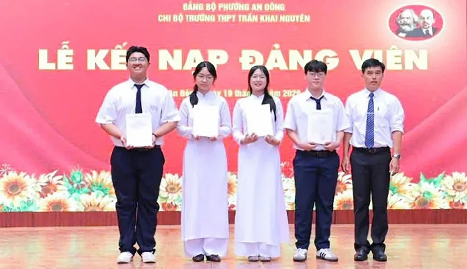 Tạo sự liền mạch về phát triển Đảng trong trường học Tạo sự liền mạch về phát triển Đảng trong trường học