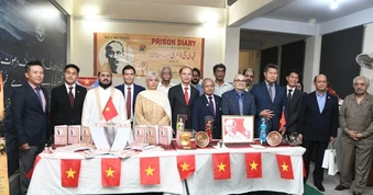 Tập thơ “Nhật ký trong tù” được dịch ra tiếng Urdu - ngôn ngữ quốc gia của Pakistan
