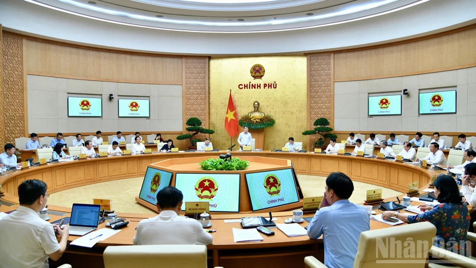 Tập trung chỉ đạo, khẩn trương hoàn thiện các dự án luật, nghị quyết, bảo đảm tiến độ và chất lượng Tập trung chỉ đạo, khẩn trương hoàn thiện các dự án luật, nghị quyết, bảo đảm tiến độ và chất lượng