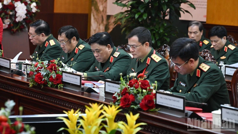 Tập trung phát triển công nghiệp quốc phòng theo hướng chủ động, tự lực, tự cường, hiện đại Tập trung phát triển công nghiệp quốc phòng theo hướng chủ động, tự lực, tự cường, hiện đại
