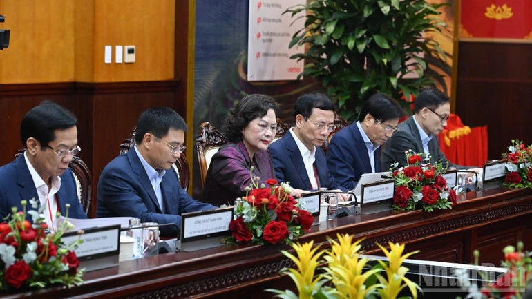 Tập trung phát triển công nghiệp quốc phòng theo hướng chủ động, tự lực, tự cường, hiện đại Tập trung phát triển công nghiệp quốc phòng theo hướng chủ động, tự lực, tự cường, hiện đại