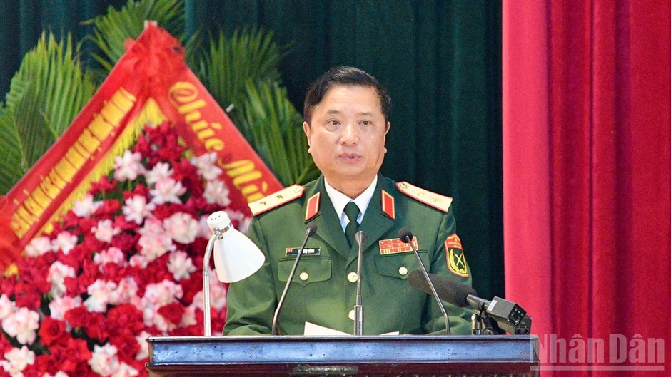 Tập trung xây dựng lực lượng vũ trang Quân khu 4 cách mạng, chính quy, tinh nhuệ, hiện đại Tập trung xây dựng lực lượng vũ trang Quân khu 4 cách mạng, chính quy, tinh nhuệ, hiện đại