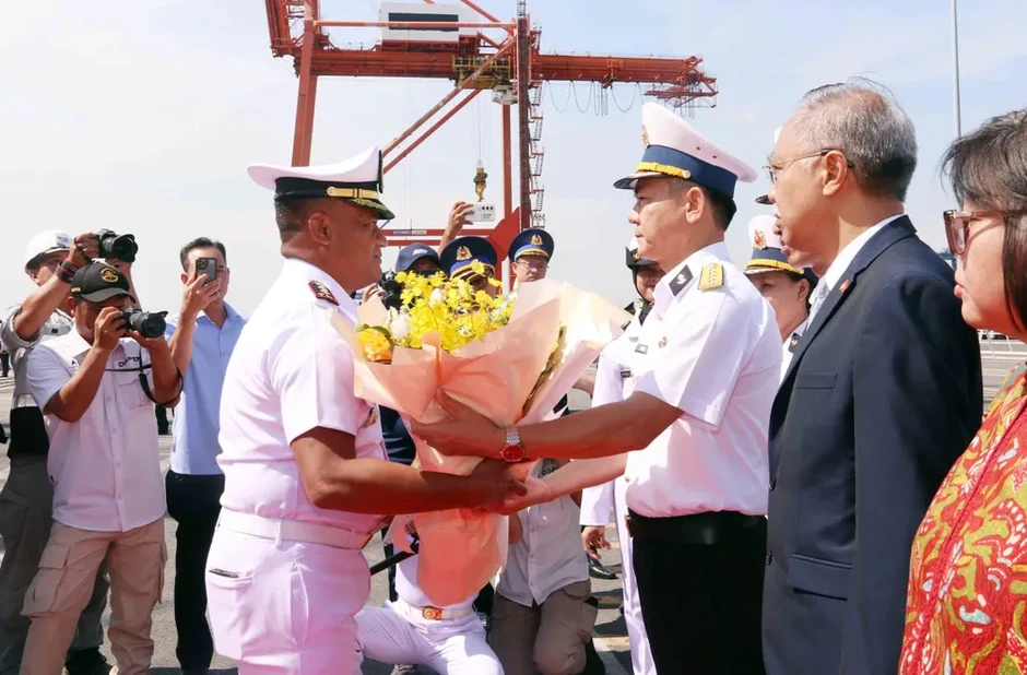 Tàu buồm huấn luyện hải quân Indonesia cập cảng TPHCM Tàu buồm huấn luyện hải quân Indonesia cập cảng TPHCM