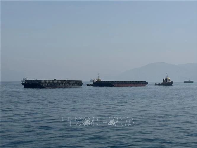 Tàu chở dầu bị tấn công gần eo biển Hormuz Tàu chở dầu bị tấn công gần eo biển Hormuz