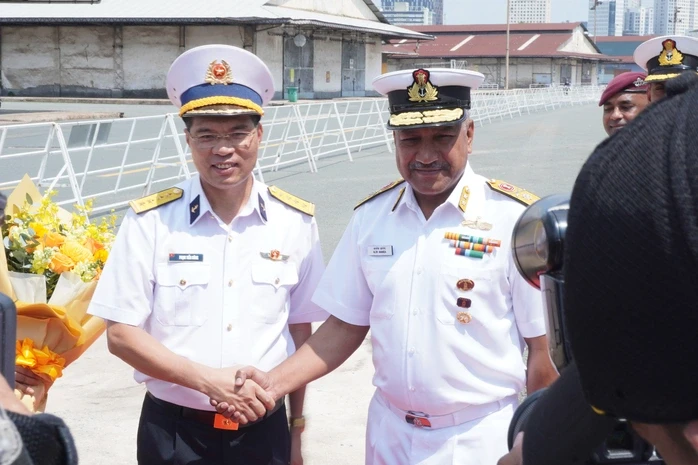 Tàu hộ vệ tàng hình và tàu săn ngầm Ấn Độ đến TPHCM Tàu hộ vệ tàng hình và tàu săn ngầm Ấn Độ đến TPHCM