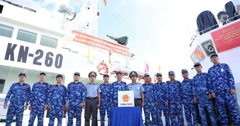 Tàu KN - 260 hoàn thành nhiệm vụ bầu cử sớm cho cử tri trên biển an toàn