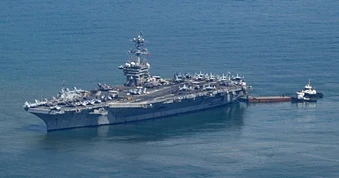 Tàu sân bay năng lượng hạt nhân USS George Washington cập cảng Đà Nẵng