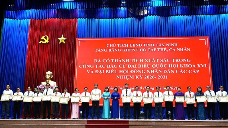 Tây Ninh tuyên dương các tập thể và cá nhân tiêu biểu trong học tập và làm theo Bác Tây Ninh tuyên dương các tập thể và cá nhân tiêu biểu trong học tập và làm theo Bác