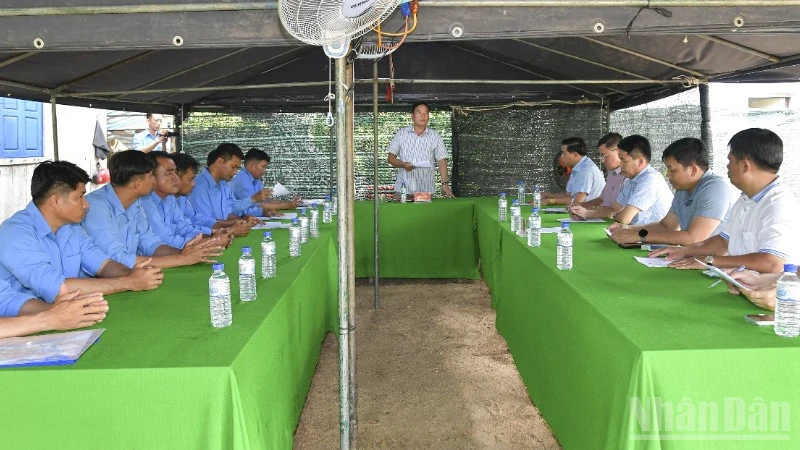 Thăm, động viên cán bộ, chiến sĩ Đội K91 đang thực hiện nhiệm vụ tại Campuchia Thăm, động viên cán bộ, chiến sĩ Đội K91 đang thực hiện nhiệm vụ tại Campuchia
