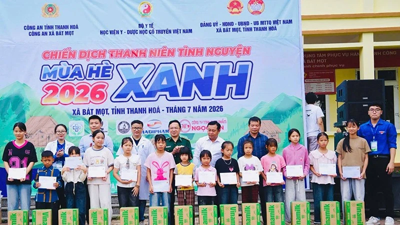 Thăm, khám sức khỏe cho nhân dân vùng biên giới Thanh Hóa-Hủa Phăn Thăm, khám sức khỏe cho nhân dân vùng biên giới Thanh Hóa-Hủa Phăn