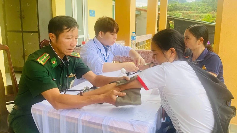 Thăm, khám sức khỏe cho nhân dân vùng biên giới Thanh Hóa-Hủa Phăn Thăm, khám sức khỏe cho nhân dân vùng biên giới Thanh Hóa-Hủa Phăn