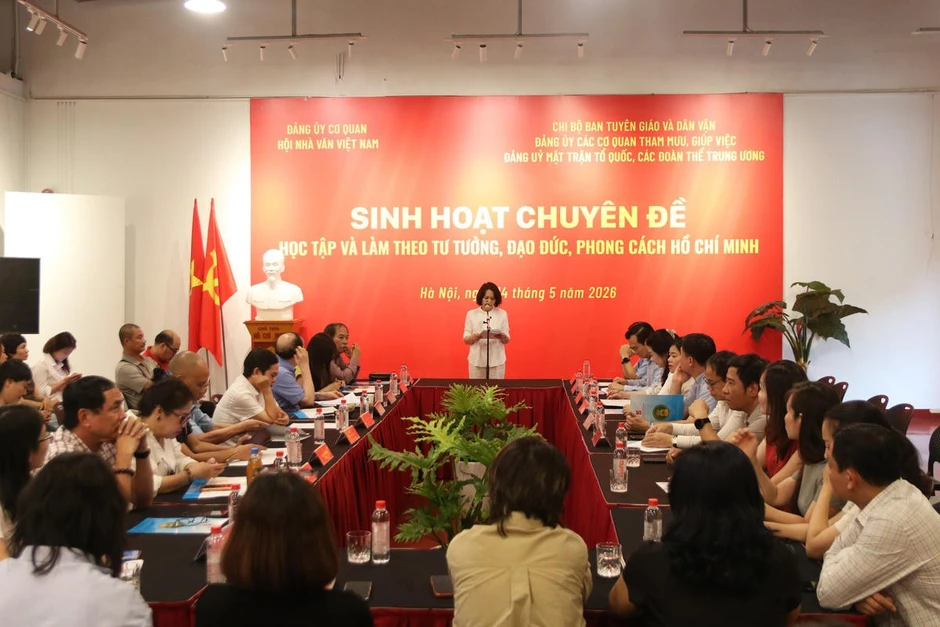 Thấm nhuần tư tưởng, đạo đức, phong cách Hồ Chí Minh Thấm nhuần tư tưởng, đạo đức, phong cách Hồ Chí Minh