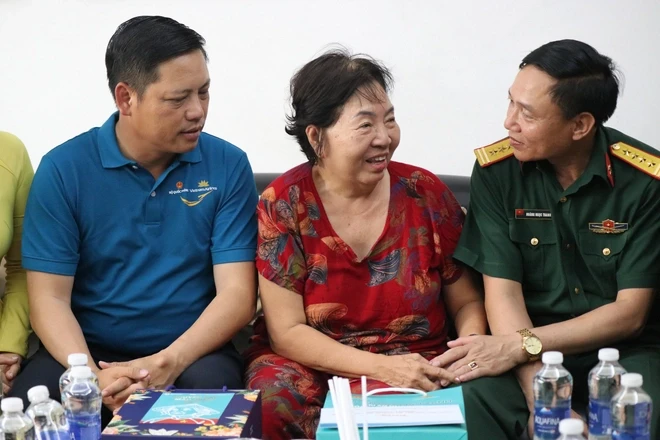 Thăm, tặng quà người có công với cách mạng tại TPHCM Thăm, tặng quà người có công với cách mạng tại TPHCM