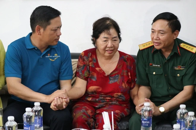 Thăm, tặng quà người có công với cách mạng tại TPHCM Thăm, tặng quà người có công với cách mạng tại TPHCM