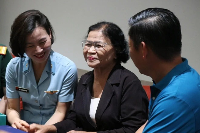 Thăm, tặng quà người có công với cách mạng tại TPHCM Thăm, tặng quà người có công với cách mạng tại TPHCM