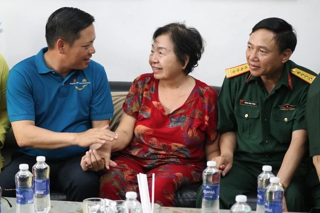 Thăm, tặng quà người có công với cách mạng tại TPHCM Thăm, tặng quà người có công với cách mạng tại TPHCM