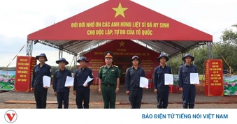 Thăng quân hàm cho chiến sĩ quy tập 26 hài cốt liệt sĩ ở Đồng Nai