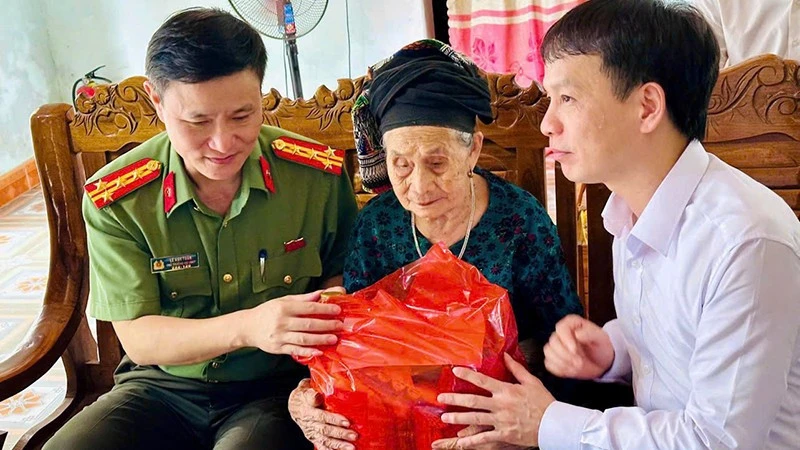 Thanh Hóa: Tưởng niệm liệt sĩ, tri ân người có công Thanh Hóa: Tưởng niệm liệt sĩ, tri ân người có công
