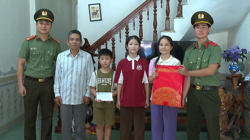 Thanh Hóa: Tưởng niệm liệt sĩ, tri ân người có công Thanh Hóa: Tưởng niệm liệt sĩ, tri ân người có công