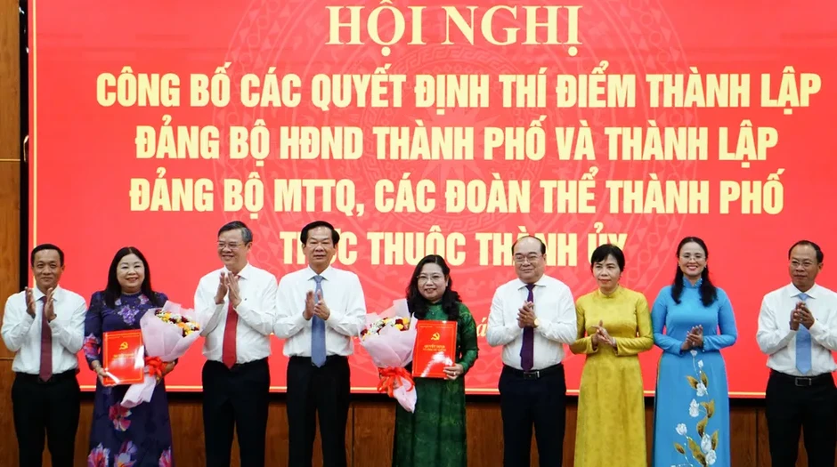 Thành lập thí điểm 2 đảng bộ trực thuộc Thành ủy Cần Thơ Thành lập thí điểm 2 đảng bộ trực thuộc Thành ủy Cần Thơ