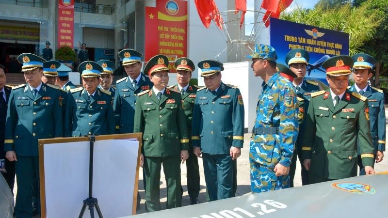 Thành lập Trung tâm huấn luyện phương tiện không người lái tại Trường Sĩ quan Không quân Thành lập Trung tâm huấn luyện phương tiện không người lái tại Trường Sĩ quan Không quân