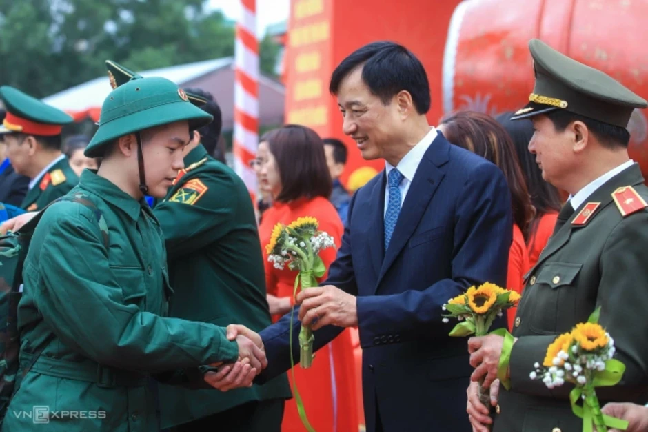 Thanh niên cả nước lên đường nhập ngũ Thanh niên cả nước lên đường nhập ngũ
