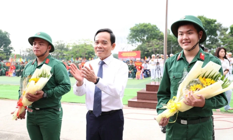 Thanh niên cả nước lên đường nhập ngũ Thanh niên cả nước lên đường nhập ngũ