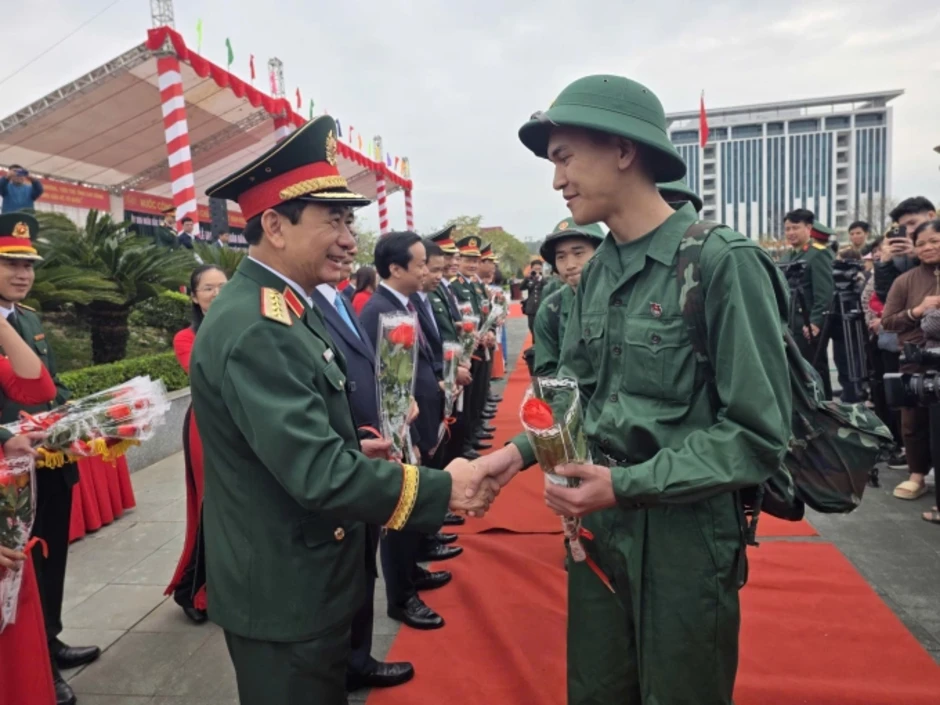 Thanh niên cả nước lên đường nhập ngũ Thanh niên cả nước lên đường nhập ngũ