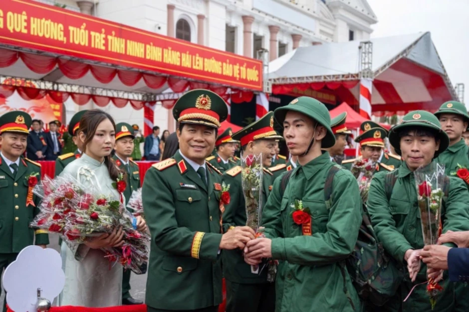 Thanh niên cả nước lên đường nhập ngũ Thanh niên cả nước lên đường nhập ngũ