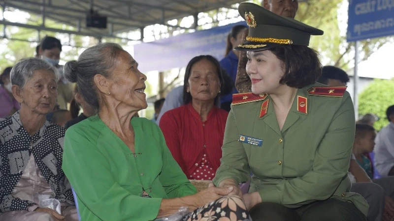 Thanh niên Công an chung tay xây dựng nông thôn mới, bảo đảm an sinh xã hội từ cơ sở Thanh niên Công an chung tay xây dựng nông thôn mới, bảo đảm an sinh xã hội từ cơ sở