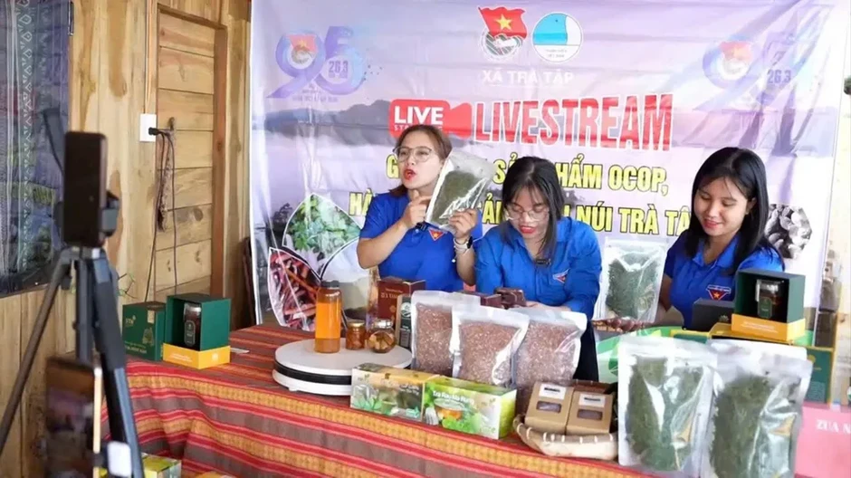 Thanh niên đi đầu chuyển đổi số ở cơ sở Thanh niên đi đầu chuyển đổi số ở cơ sở