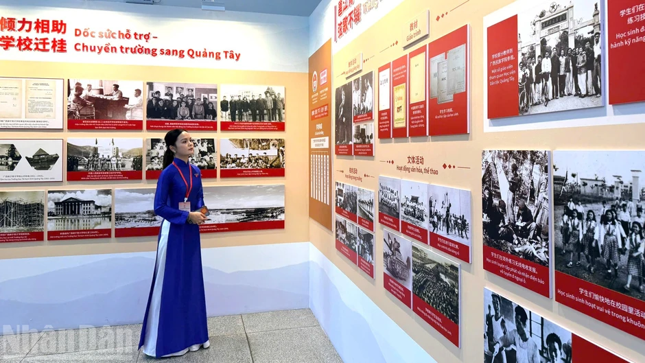 Thanh niên Việt-Trung theo dấu chân Bác Hồ, kế tục sự nghiệp hai Đảng, hai nước Thanh niên Việt-Trung theo dấu chân Bác Hồ, kế tục sự nghiệp hai Đảng, hai nước