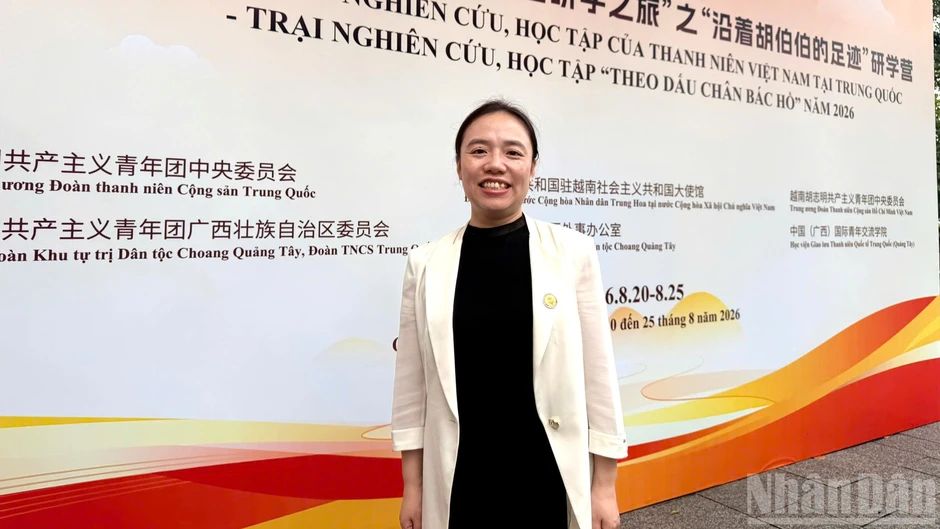 Thanh niên Việt-Trung theo dấu chân Bác Hồ, kế tục sự nghiệp hai Đảng, hai nước Thanh niên Việt-Trung theo dấu chân Bác Hồ, kế tục sự nghiệp hai Đảng, hai nước