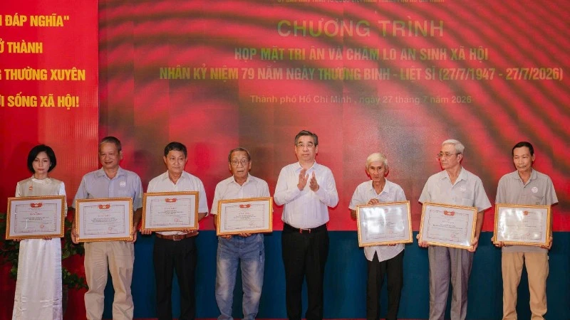 Thành phố Hồ Chí Minh tri ân và thực hiện chính sách an sinh xã hội đối với người có công Thành phố Hồ Chí Minh tri ân và thực hiện chính sách an sinh xã hội đối với người có công