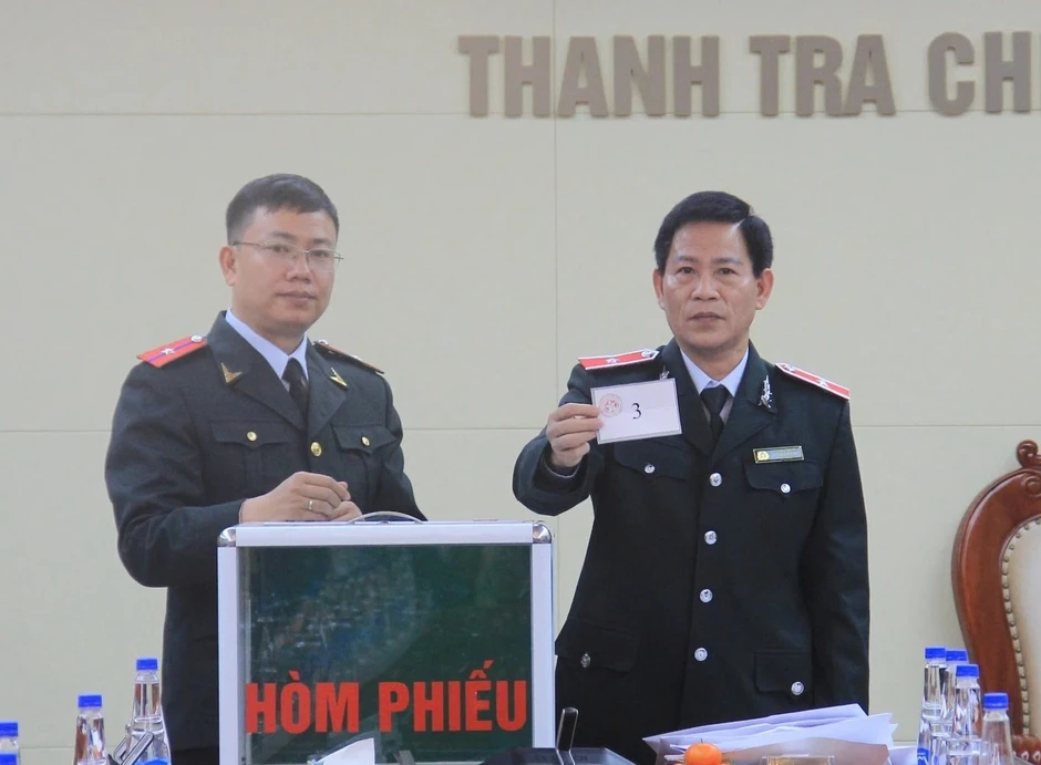 Thanh tra Chính phủ trả lời cử tri về cơ chế kiểm soát quyền lực Thanh tra Chính phủ trả lời cử tri về cơ chế kiểm soát quyền lực