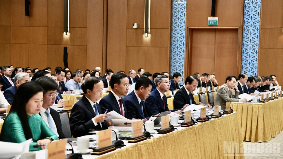 Tháo gỡ điểm nghẽn, khơi thông nguồn lực, thúc đẩy tăng trưởng Tháo gỡ điểm nghẽn, khơi thông nguồn lực, thúc đẩy tăng trưởng