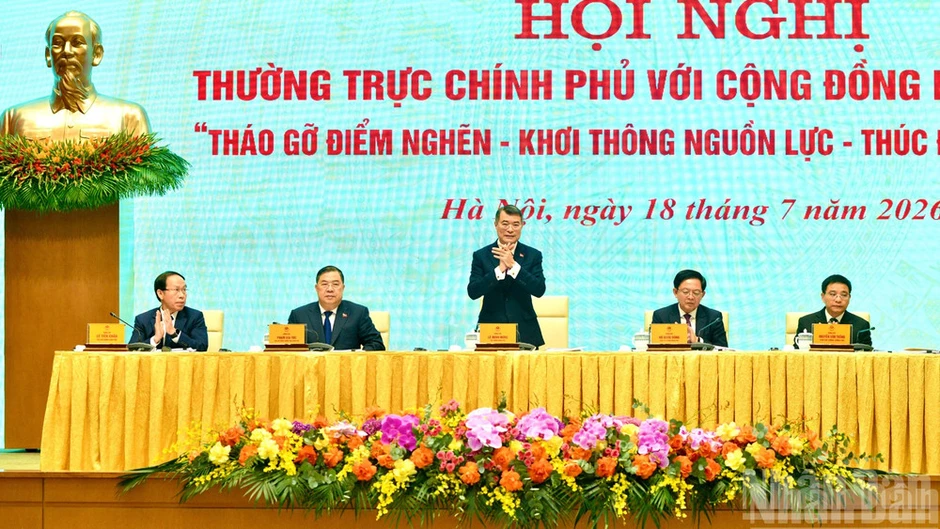 Tháo gỡ điểm nghẽn, khơi thông nguồn lực, thúc đẩy tăng trưởng Tháo gỡ điểm nghẽn, khơi thông nguồn lực, thúc đẩy tăng trưởng