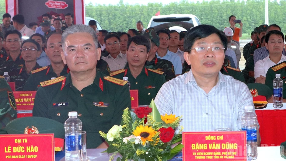 Thắp sáng niềm tin trên những công trình trọng điểm cực nam Tổ quốc Thắp sáng niềm tin trên những công trình trọng điểm cực nam Tổ quốc