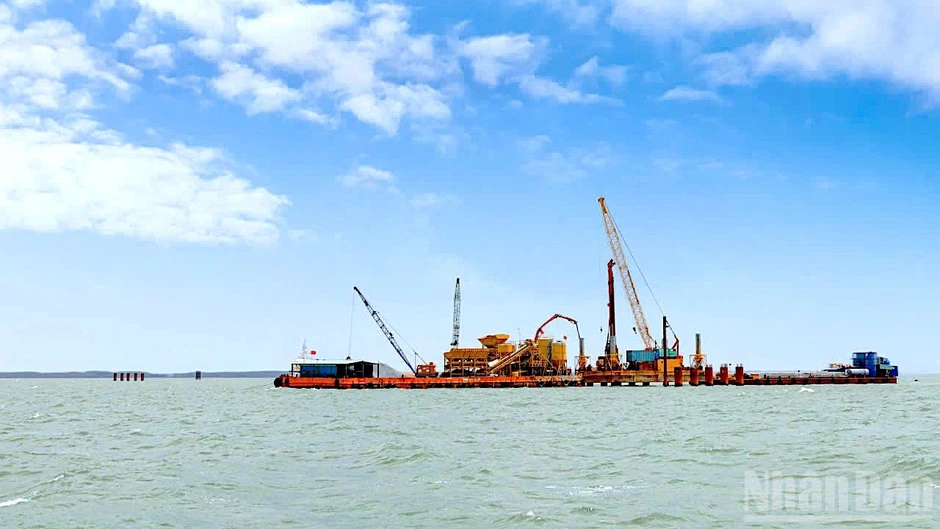 Thắp sáng niềm tin trên những công trình trọng điểm cực nam Tổ quốc Thắp sáng niềm tin trên những công trình trọng điểm cực nam Tổ quốc