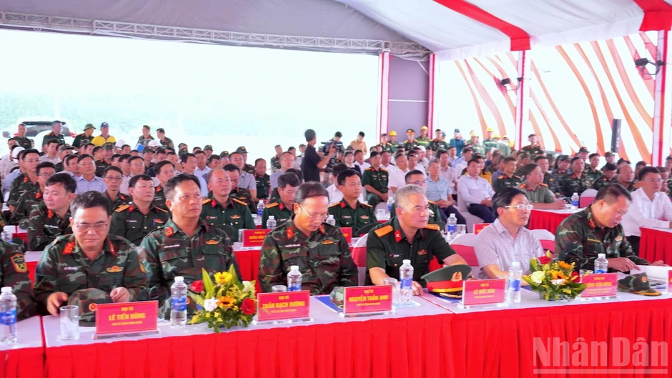 Thắp sáng niềm tin trên những công trình trọng điểm cực nam Tổ quốc Thắp sáng niềm tin trên những công trình trọng điểm cực nam Tổ quốc