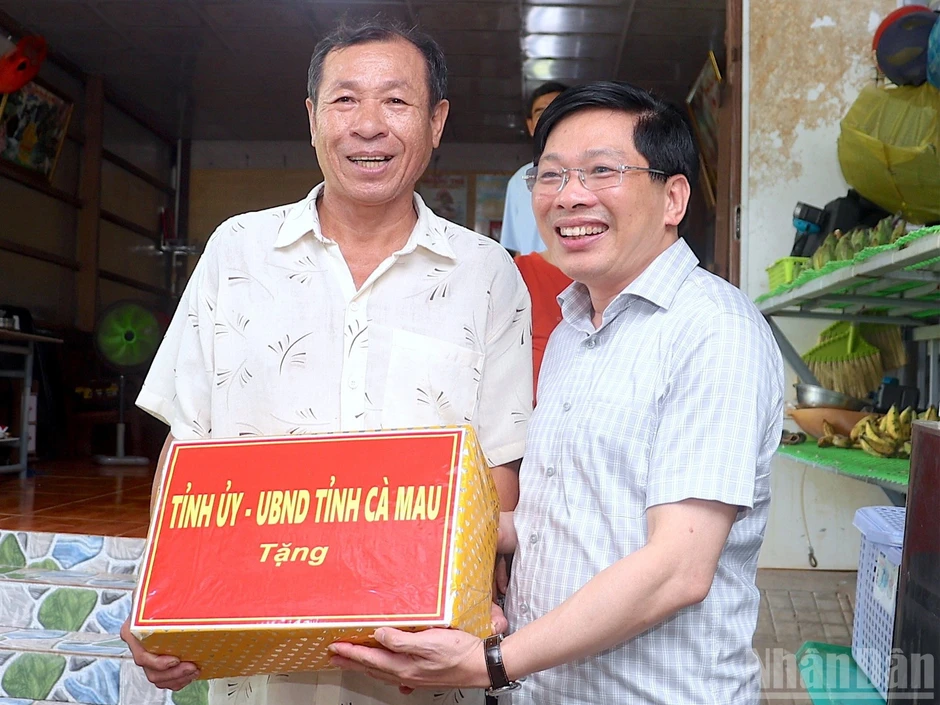 Thắp sáng niềm tin trên những công trình trọng điểm cực nam Tổ quốc Thắp sáng niềm tin trên những công trình trọng điểm cực nam Tổ quốc